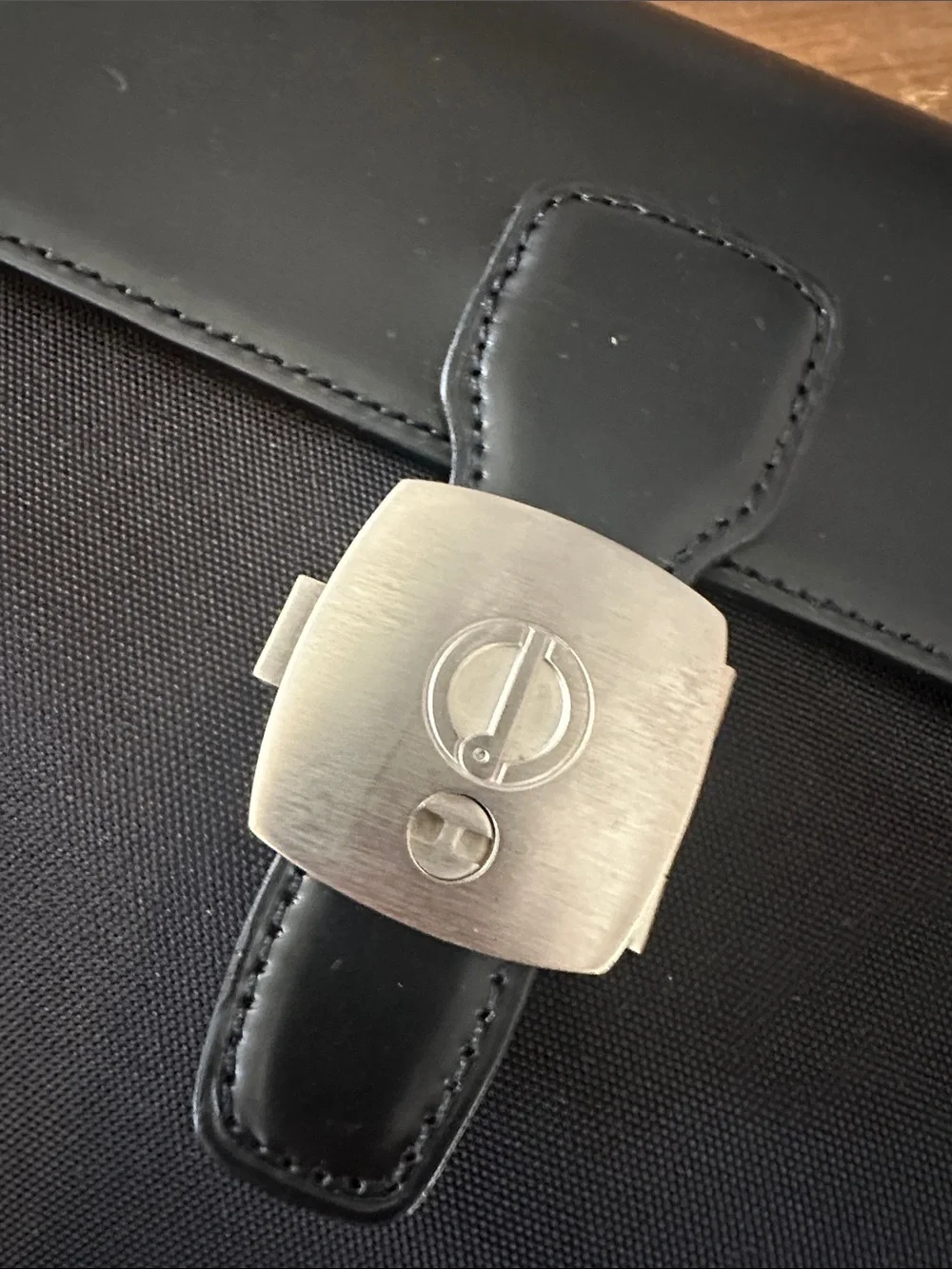 Perfect Dunhill men’s leather and canvas portfolio